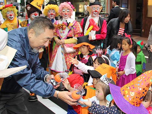 荏原町商店街で ハロウィンイベント 仮装ツアー 開催 品川区