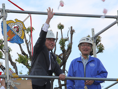 建前の実演