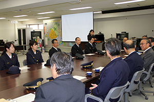 新団員と消防署および濱野区長との懇談