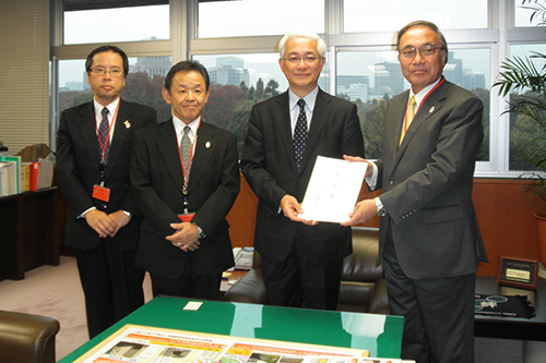 国土交通省の徳山技監に要望書を提出