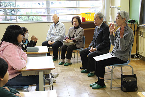 学童集団疎開の体験を語る石田さん