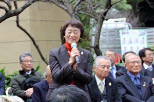 お祝いを述べる山田副区長