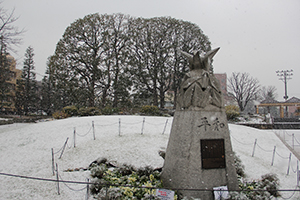 芝生にも雪が積もる