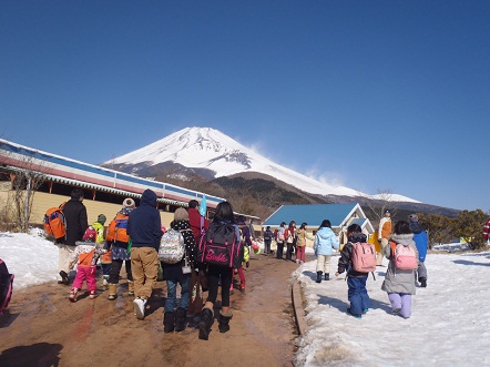 富士のふもとで雪あそび