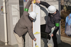 下げ振りを使った傾斜測定