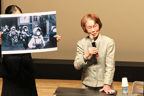 講演する羽田さん