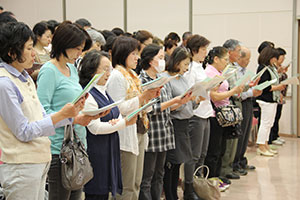 参加者で品川区民憲章朗読