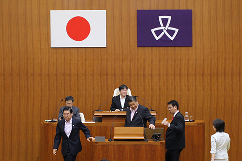 品川区議会　正副議長を選出