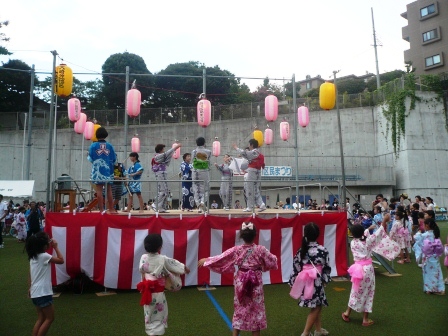 盆踊りの様子