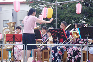 大崎第1 浴衣で演奏(第四日野小)