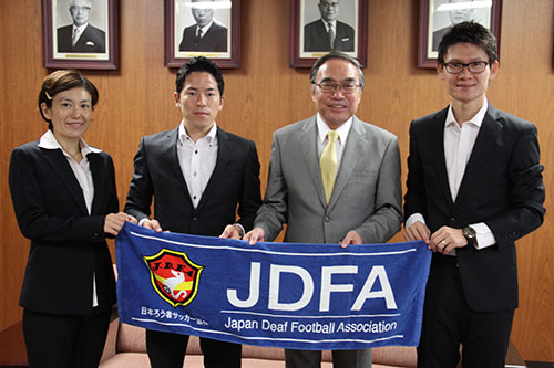 デフサッカー デフフットサル日本代表選手とコーチが区長表敬 品川区