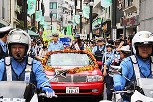 パレードの参加した一日警察署長