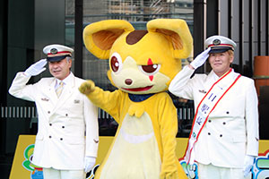 大崎駅長とスパンキーと中谷一日駅長