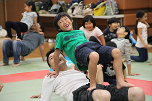 親子でストレッチ&ヨガ教室の様子