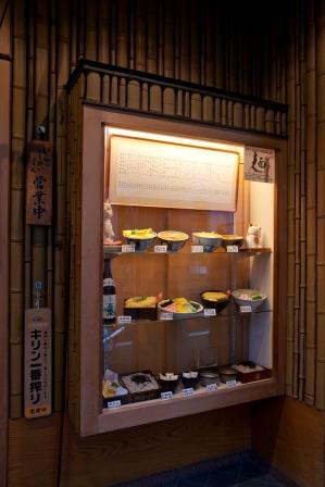 やぶそば店先のサンプルケース