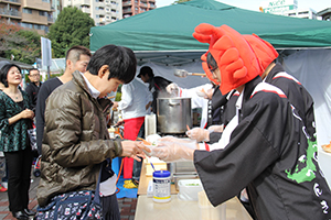 越前カニ汁のふるまい