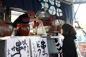 ご当地グルメのケータリングカー