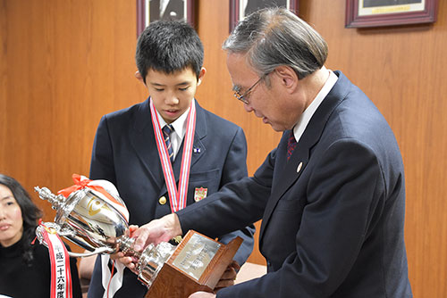 東京都知事杯を報告する海舟さん