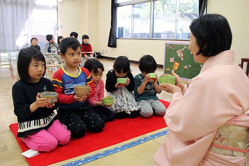 小山台保育園で初釜