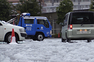 雪の積もった駐車場