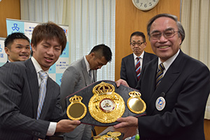 田口選手とチャンピョンベルト