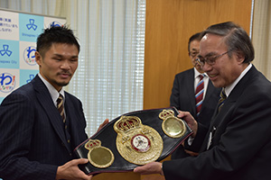 河野選手とチャンピョンベルト