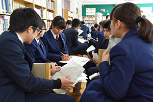 ワークショップを行う鈴ヶ森中学生徒