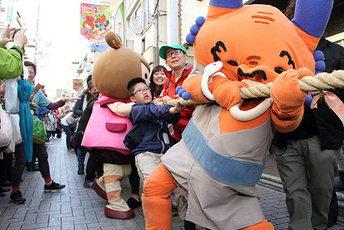 綱引き 南口商店会チーム