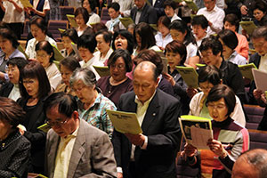 民生委員の歌「花咲く郷土」の斉唱