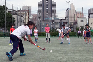 藤尾選手によるパスの実演