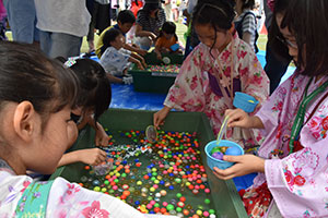 大崎第一地区区民まつり(第三日野小学校) ゴムボールすくい