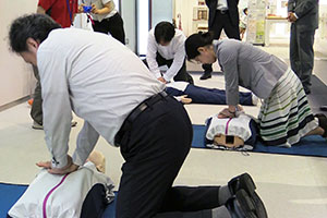 防災体験館での応急救護体験