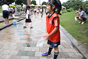 大きなペットボトルでも水をまく