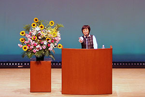 講演をする増田さん