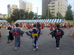 盆踊りの様子