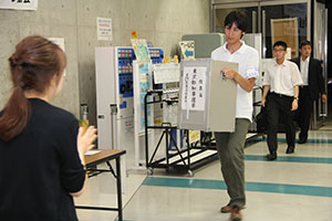 東京都知事選投票箱