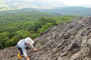 兜明神岳でロッククライミング