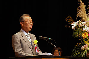 参加者代表の丹治さん長寿社会への抱負