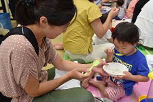 モリモリ食べる子ども