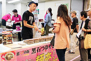 黒石つゆ焼きそば販売