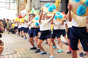 延山小学校の花笠踊り