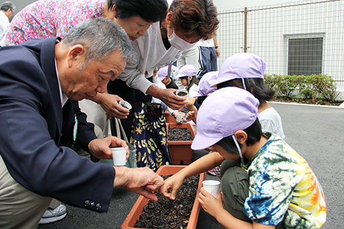 種まき会