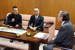 村林理事長と稲吉さん