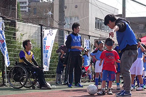 ブラインドサッカー体験　シュートに挑戦