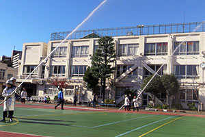 浜川小学校　放水訓練