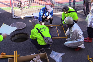 浜川小学校　仮説トイレ設置訓練