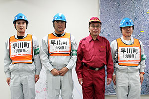 訓練参加の早川町職員と濱野区長