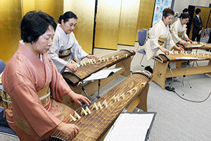 邦楽演奏を披露