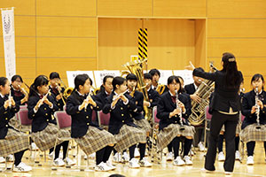 日野学園吹奏楽部の演奏