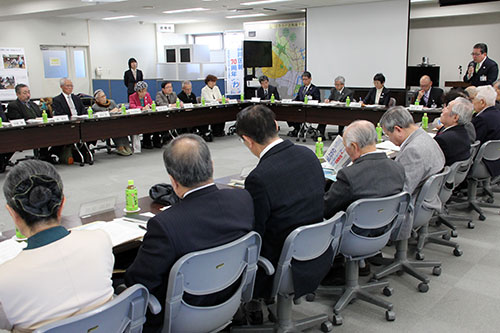 やさしいまちづくり推進協議会　会議風景